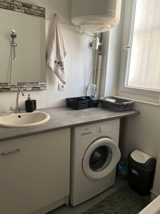 Superbe Appartement Avec Parking Gratuit Vaulx-en-Velin Eksteriør billede